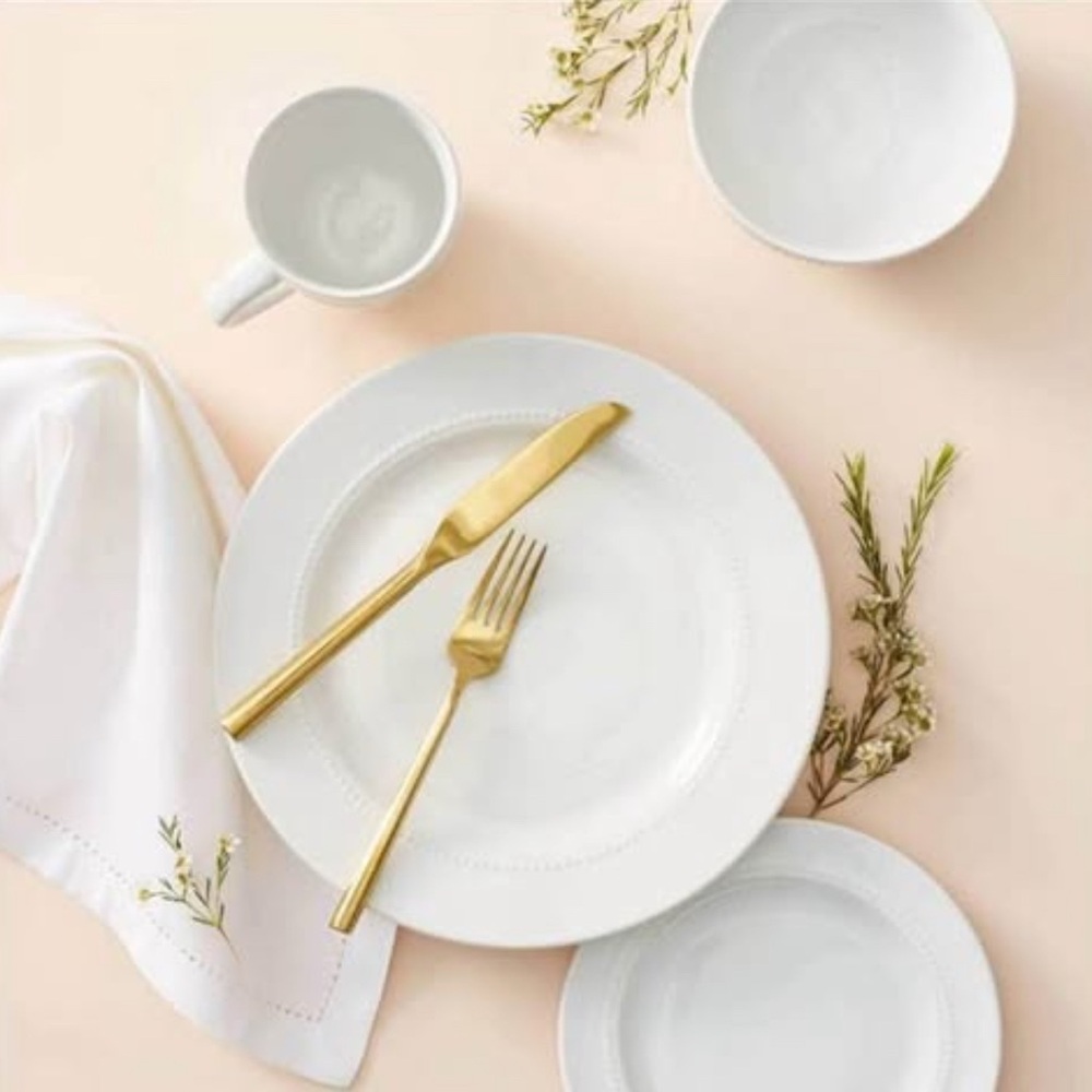 NEW 16 Piece Porcelain Beaded Rim Dinnerware Set White Dining Plates Bowls Mugs